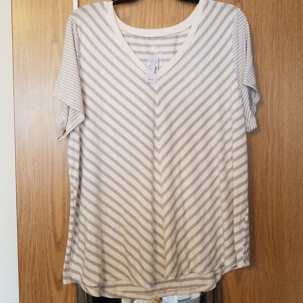 Maurices size 1 tee